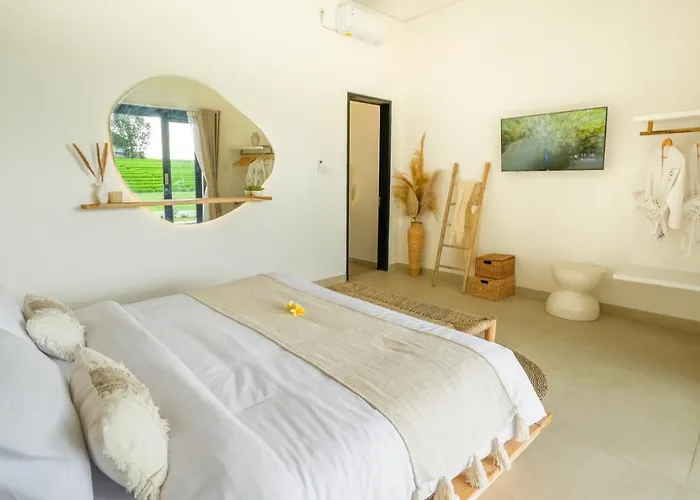 Santorini Sunset 4br Large Pool&ricefield View Villa Canggu