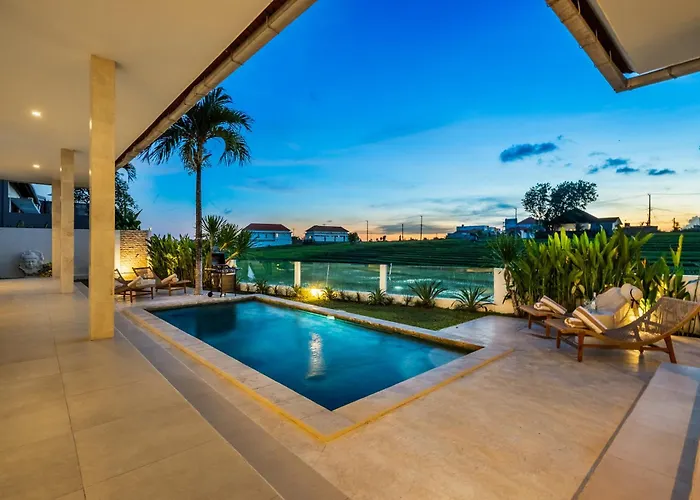 Santorini Sunset 4br Large Pool&ricefield View Villa Canggu